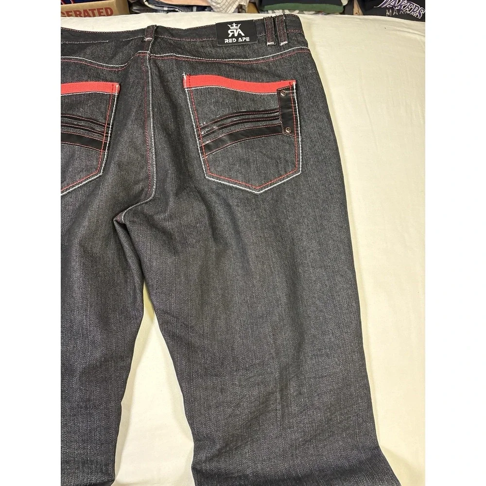 Black red ape